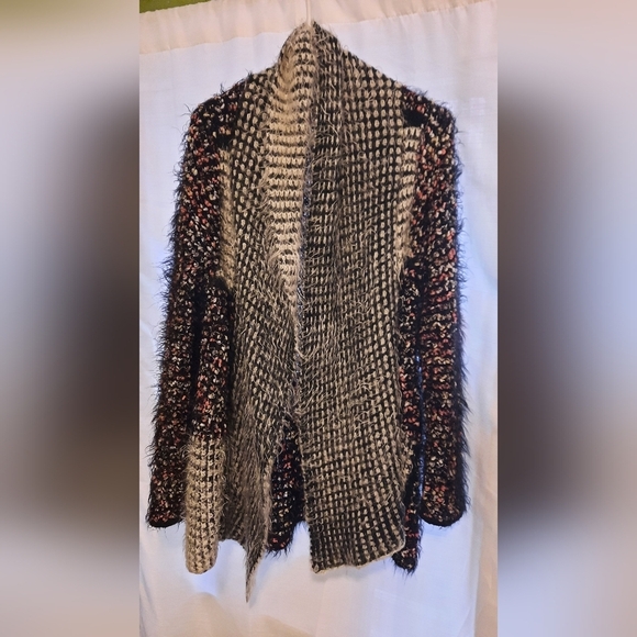 BKE Black and Cream Chunky Knit Cardigan - Picture 8 of 14